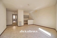 Immeuble polyvalent de 168,48m² composé de deux appartements à Rognes 13840