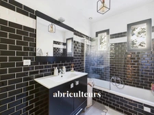 Magnifique propriété avec terrain, piscine/ poolhouse, dépendance à Rognes 13840