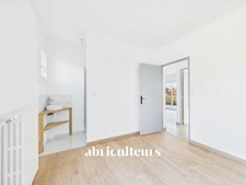 Charmante maison T4 avec possibilité d'aménagement, terrasses et jardin à Eguilles (13510)