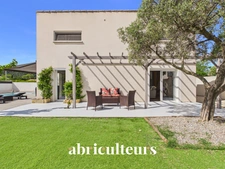 Charmante maison contemporaine T4 de 125m² sur un terrain de 436m² avec piscine à Lamanon 13113