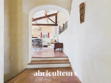 Magnifique villa de 296 m² avec piscine, terrain de 1,2 ha et vue exceptionnelle à Rognes (13840)