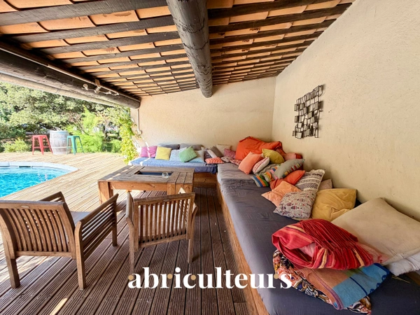 Magnifique maison avec terrain, piscine/ poolhouse, dépendance à Rognes 13840