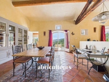 Vue panoramique & prestations haut de gamme pour cette villa de 292 m² à Rognes