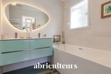 Magnifique propriété  de 235m² avec piscine, et dépendances à Rognes 13840