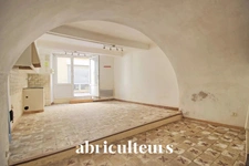 Immeuble polyvalent de 168,48m² composé de deux appartements à Rognes 13840