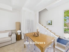 Rognes<span></span>Maison de charme rénovée avec terrasse et jardin privatif