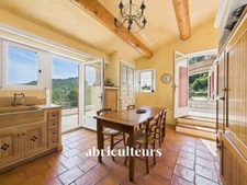 Vue panoramique & prestations haut de gamme pour cette villa de 292 m² à Rognes