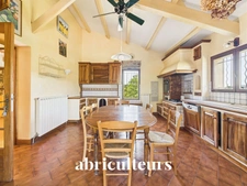 Charmante maison T6 de 180m² sur un terrain d' 1 hectare m² à vendre à Rognes (13840)