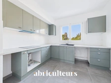 Charmante maison T4 avec possibilité d'aménagement, terrasses et jardin à Eguilles (13510)