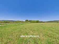 Rognes<span></span>Maison de charme rénovée avec terrasse et jardin privatif