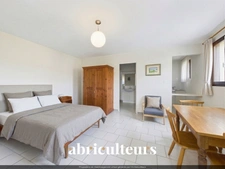 Charmante maison T6 de 180m² sur un terrain d' 1 hectare m² à vendre à Rognes (13840)