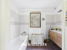 Magnifique propriété avec terrain, piscine/ poolhouse, dépendance à Rognes 13840