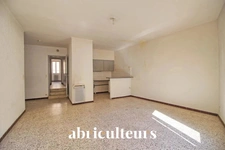 Immeuble polyvalent de 168,48m² composé de deux appartements à Rognes 13840
