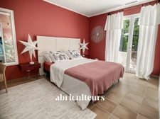 Magnifique propriété  de 235m² avec piscine, et dépendances à Rognes 13840