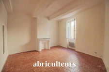 Immeuble polyvalent de 168,48m² composé de deux appartements à Rognes 13840