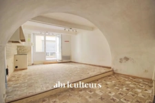 Immeuble polyvalent de 168,48m² composé de deux appartements à Rognes 13840