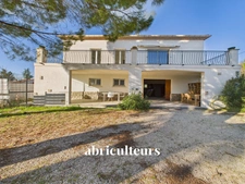 Charmante maison T4 avec possibilité d'aménagement, terrasses et jardin à Eguilles (13510)