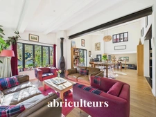 Belle propriété avec terrain, piscine/ poolhouse, dépendance à Rognes 13840