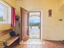 Vue panoramique pour cette magnifique villa Au temps des bastides de 296 m² à Rognes