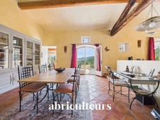 Vue panoramique pour cette magnifique villa Au temps des bastides de 296 m² à Rognes