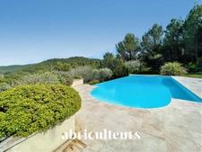 Magnifique villa de 296 m² avec piscine, terrain de 1,2 ha et vue exceptionnelle à Rognes (13840)
