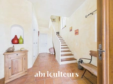 Magnifique villa de 296 m² avec piscine, terrain de 1,2 ha et vue exceptionnelle à Rognes (13840)