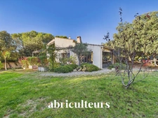 Magnifique propriété avec terrain, piscine/ poolhouse, dépendance à Rognes 13840