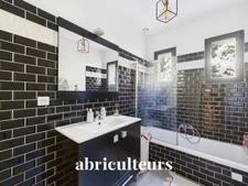 Magnifique propriété avec terrain, piscine/ poolhouse, dépendance à Rognes 13840