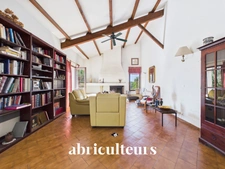 Charmante maison T6 de 180m² sur un terrain d' 1 hectare m² à vendre à Rognes (13840)