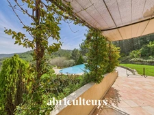Magnifique villa de 296 m² avec piscine, terrain de 1,2 ha et vue exceptionnelle à Rognes (13840)