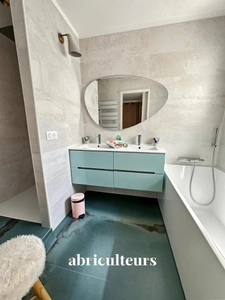 Magnifique propriété  de 235m² avec piscine, et dépendances à Rognes 13840