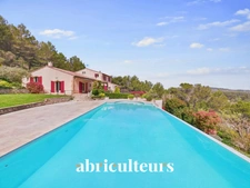 Vue panoramique pour cette magnifique villa Au temps des bastides de 292 m² à Rognes