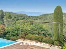 Magnifique villa de 296 m² avec piscine, terrain de 1,2 ha et vue exceptionnelle à Rognes (13840)