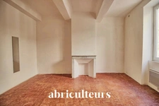 Immeuble polyvalent de 168,48m² composé de deux appartements à Rognes 13840