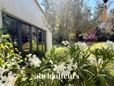 Belle propriété avec terrain, piscine/ poolhouse, dépendance à Rognes 13840
