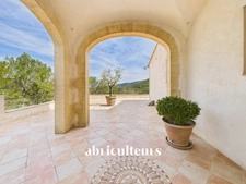 Vue panoramique & prestations haut de gamme pour cette villa de 292 m² à Rognes