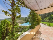 Vue panoramique & prestations haut de gamme pour cette villa de 292 m² à Rognes