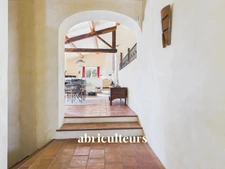 Vue panoramique & prestations haut de gamme pour cette villa de 292 m² à Rognes