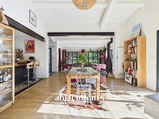 Magnifique propriété avec terrain, piscine/ poolhouse, dépendance à Rognes 13840