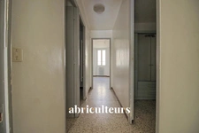 Immeuble polyvalent de 168,48m² composé de deux appartements à Rognes 13840