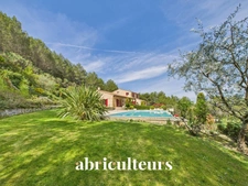 Vue panoramique pour cette magnifique villa Au temps des bastides de 292 m² à Rognes