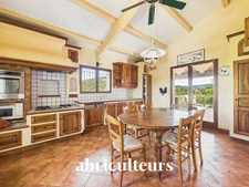 Charmante maison T6 de 180m² sur un terrain d' 1 hectare m² à vendre à Rognes (13840)