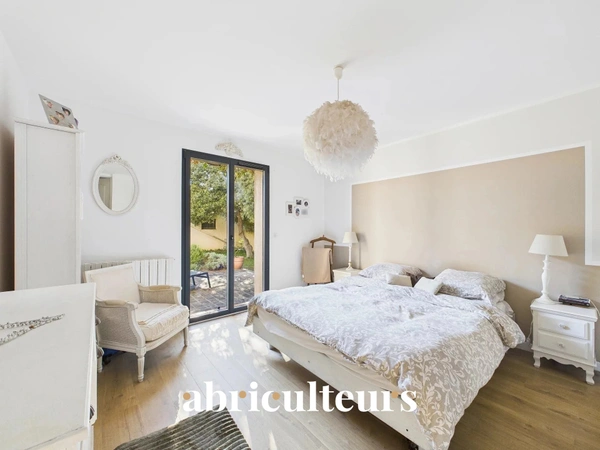 Magnifique maison avec terrain, piscine/ poolhouse, dépendance à Rognes 13840