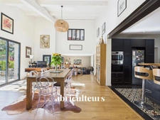 Magnifique propriété avec terrain, piscine/ poolhouse, dépendance à Rognes 13840