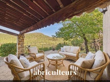 Charmante maison T6 de 180m² sur un terrain d' 1 hectare m² à vendre à Rognes (13840)