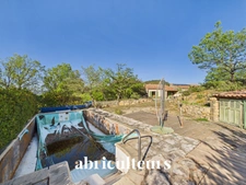 Charmante maison T6 de 180m² sur un terrain d' 1 hectare m² à vendre à Rognes (13840)