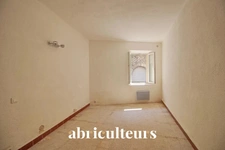 Immeuble polyvalent de 168,48m² composé de deux appartements à Rognes 13840