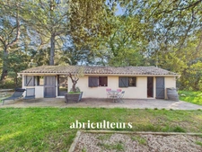 Magnifique propriété avec terrain, piscine/ poolhouse, dépendance à Rognes 13840