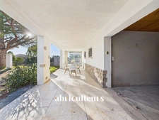 Charmante maison T4 avec possibilité d'aménagement, terrasses et jardin à Eguilles (13510)