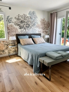 Magnifique propriété  de 235m² avec piscine, et dépendances à Rognes 13840